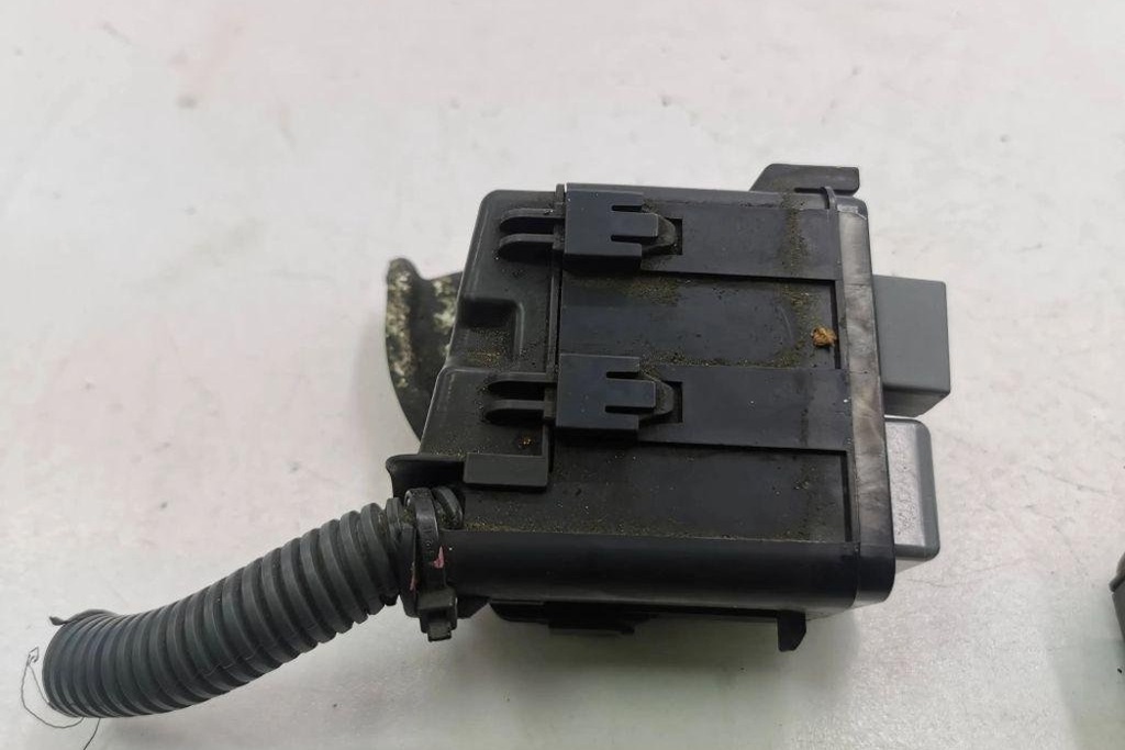 фото №7, Коробка запобіжників toyota auris _e18_ 9008087021 1.4l дизель 2015