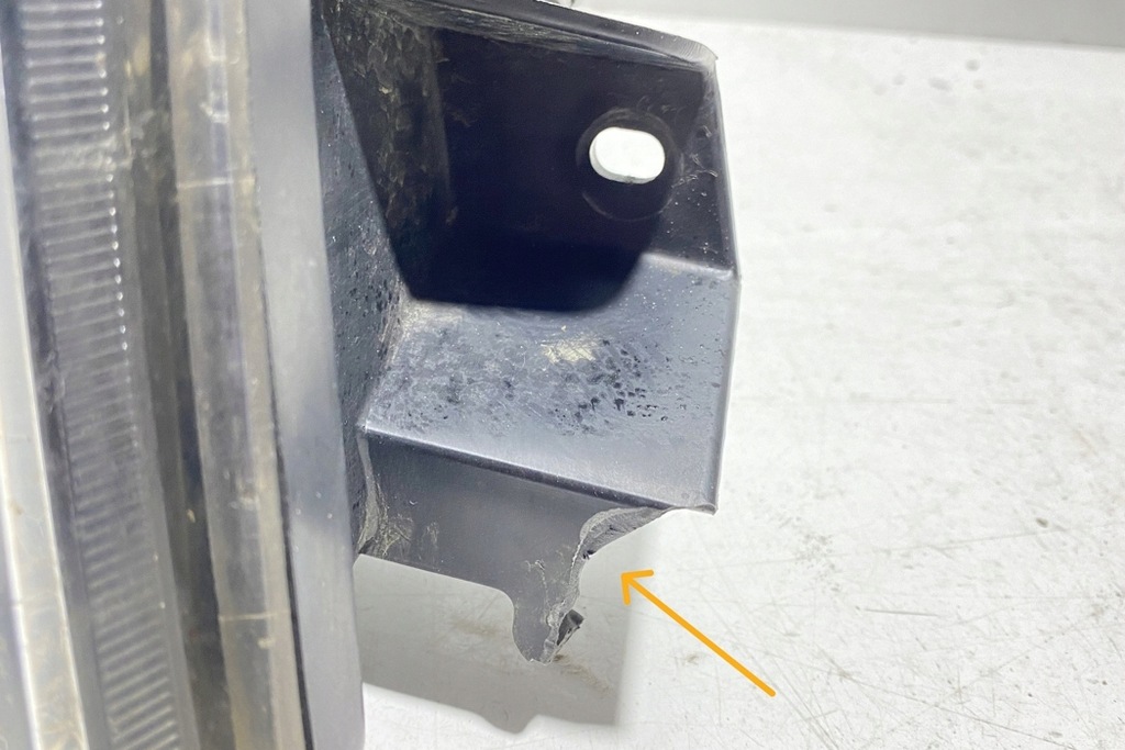 фото №8, Лампа правая передняя mitsubishi pajero iii v7_w, v6_w 10087420 2.4l