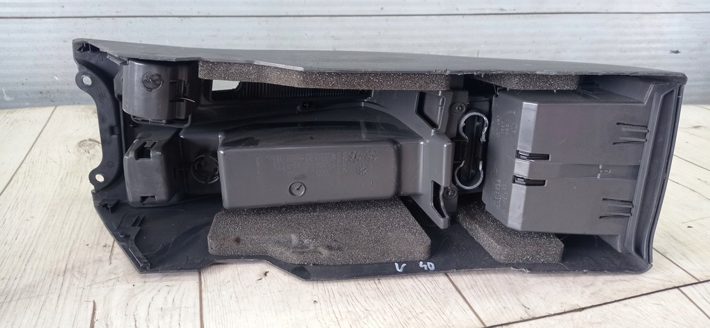 фото №8, Volvo v40 s40 1 i подлокотник кожа туннель средний