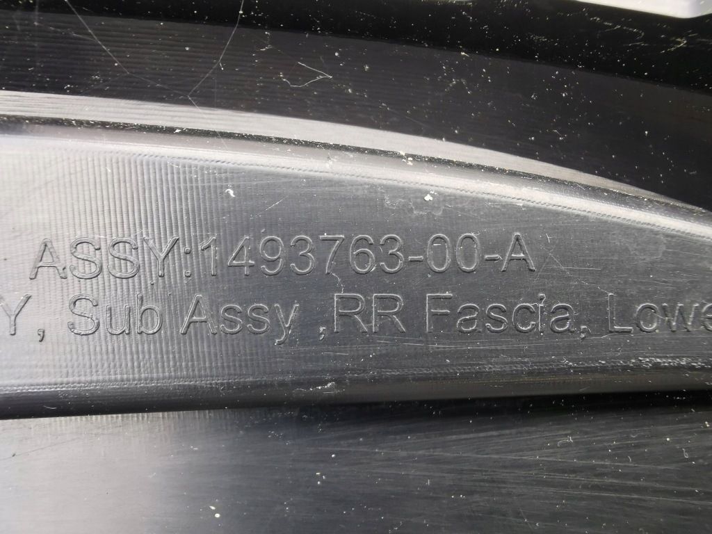 Tesla model y спойлер дифузор бампер задня 1493763- 00-a Ціна