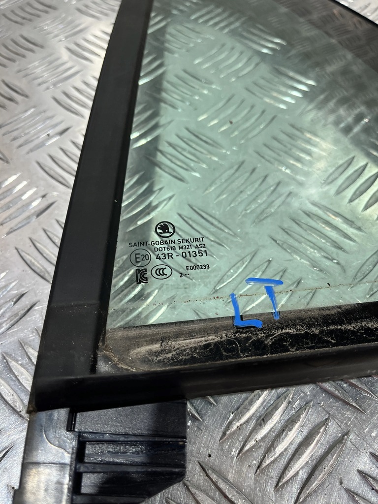 фото №1, Стекло дверь задняя левая skoda scala 19-