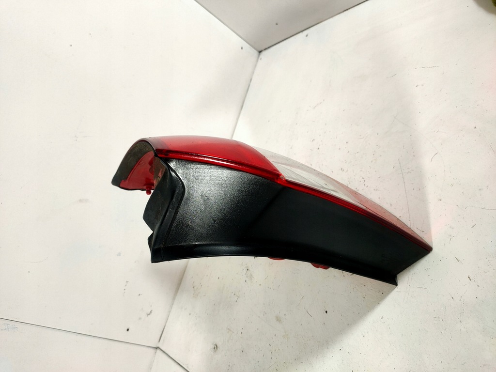 фото №6, Лампа права задня audi a4 b6 kombi ładna