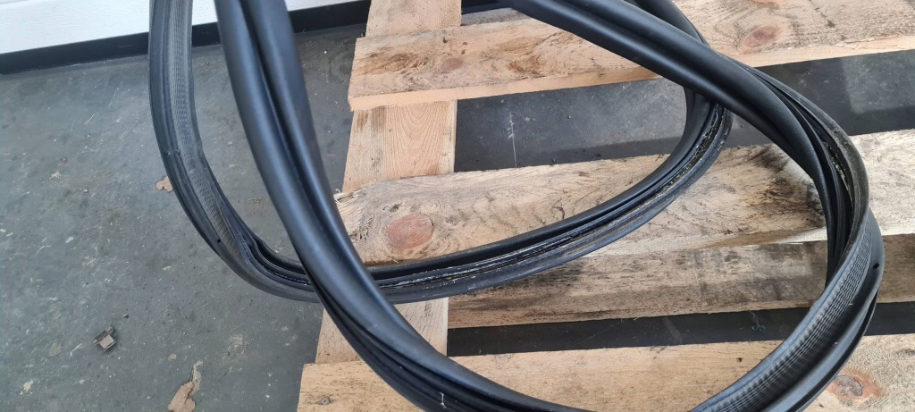 Купить Jeep grand cherokee wl 2022 прокладка резиновый крышки багажника задний  короткий