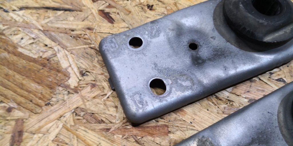 фото №5, Кронштейн верхній кронштейн радіатора mustang 2010-2014