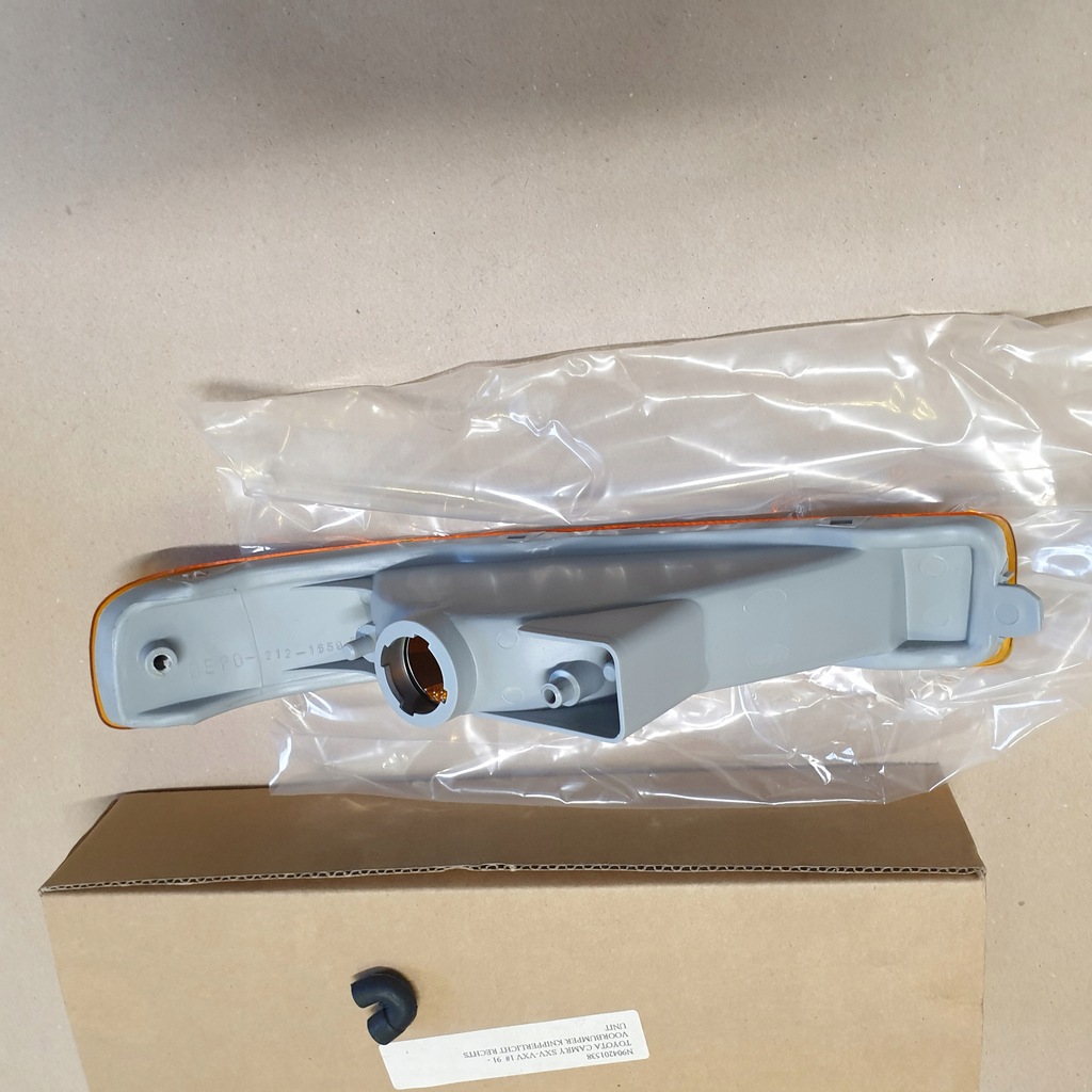 фото №15, Лампа габаритна поворотник перед toyota camry iii 92--