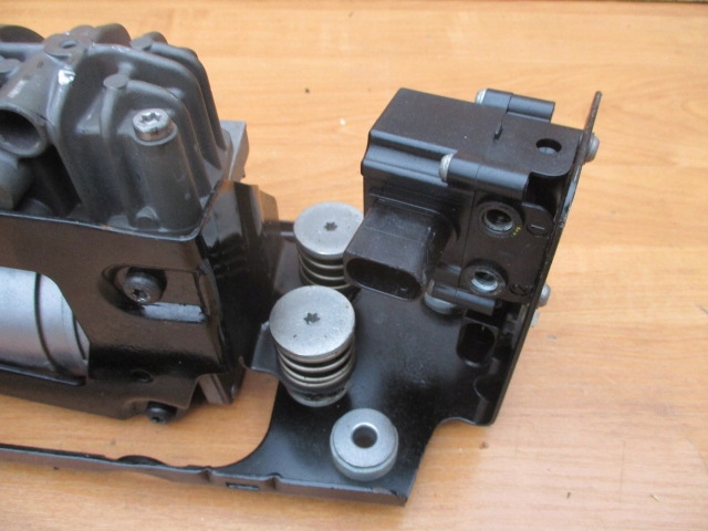 фото №12, Bmw 7 f01 f10 распределитель пневматика do компрессор 4722555610 472555620