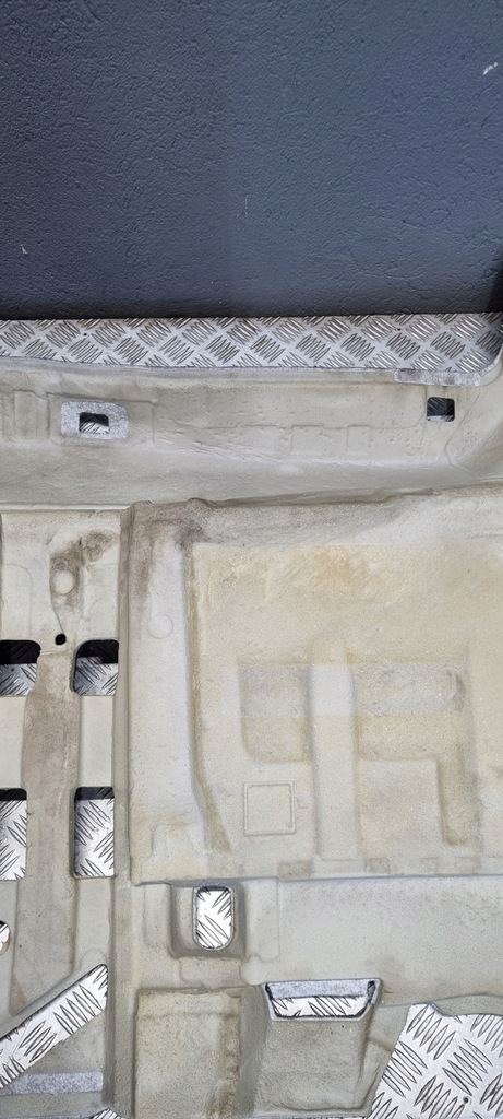 фото №14, Bmw оригинальный номер 9462331 x1 u11 обшивка коврик задняя задний