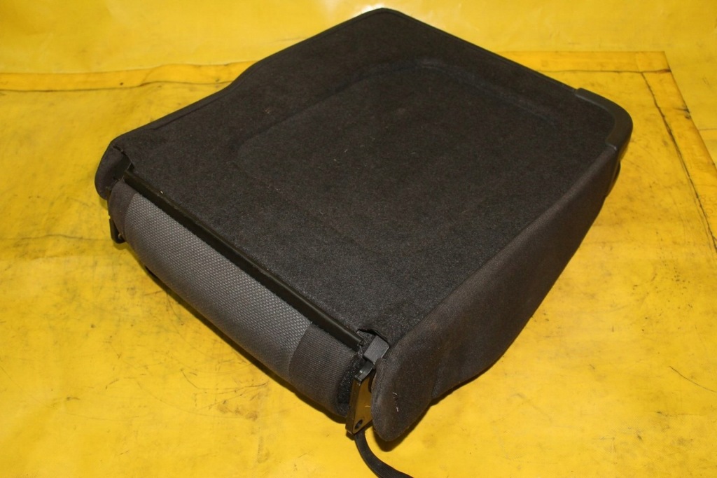 Спинка сиденье правый задний  zafira b 2 ряд в Украине