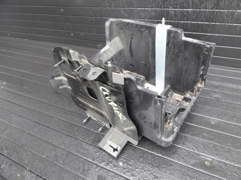 фото №1, Ford tourneo courier 2017 корпус аккумулятор org