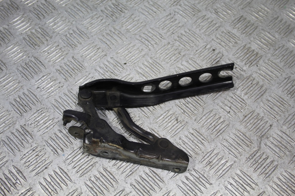 фото №10, Петля капот лівий skoda octavia ii 1z0823301c