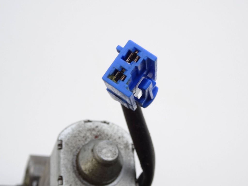 Моторчик регулировки сиденье правый  перед mercedes c w203 a2038203642 nr75 Недорого