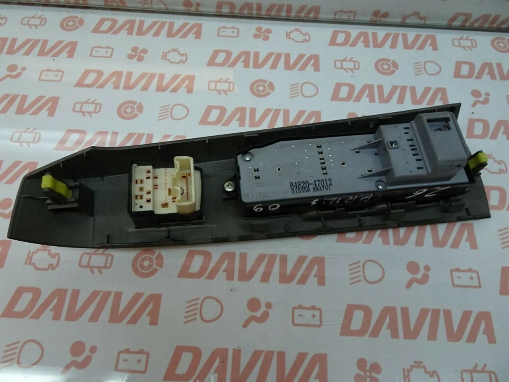 фото №10, Toyota prius кнопки вікон перед prawidłowy 2008 хетчбек 84820-47012