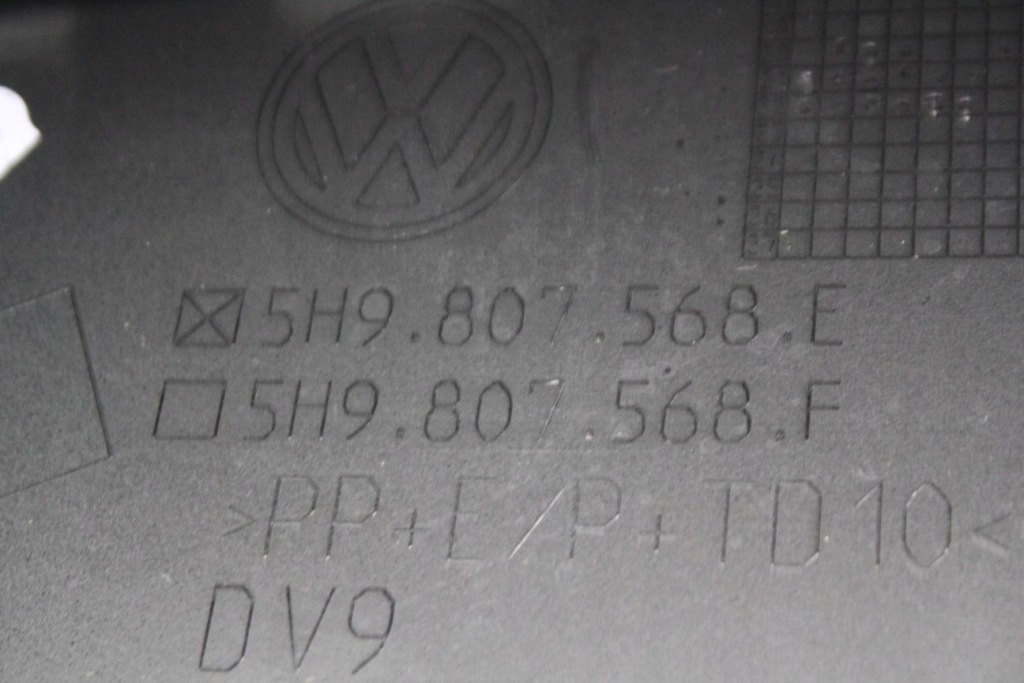 фото №13, Бампер задня vw golf viii variant lc7q 5h9807421f