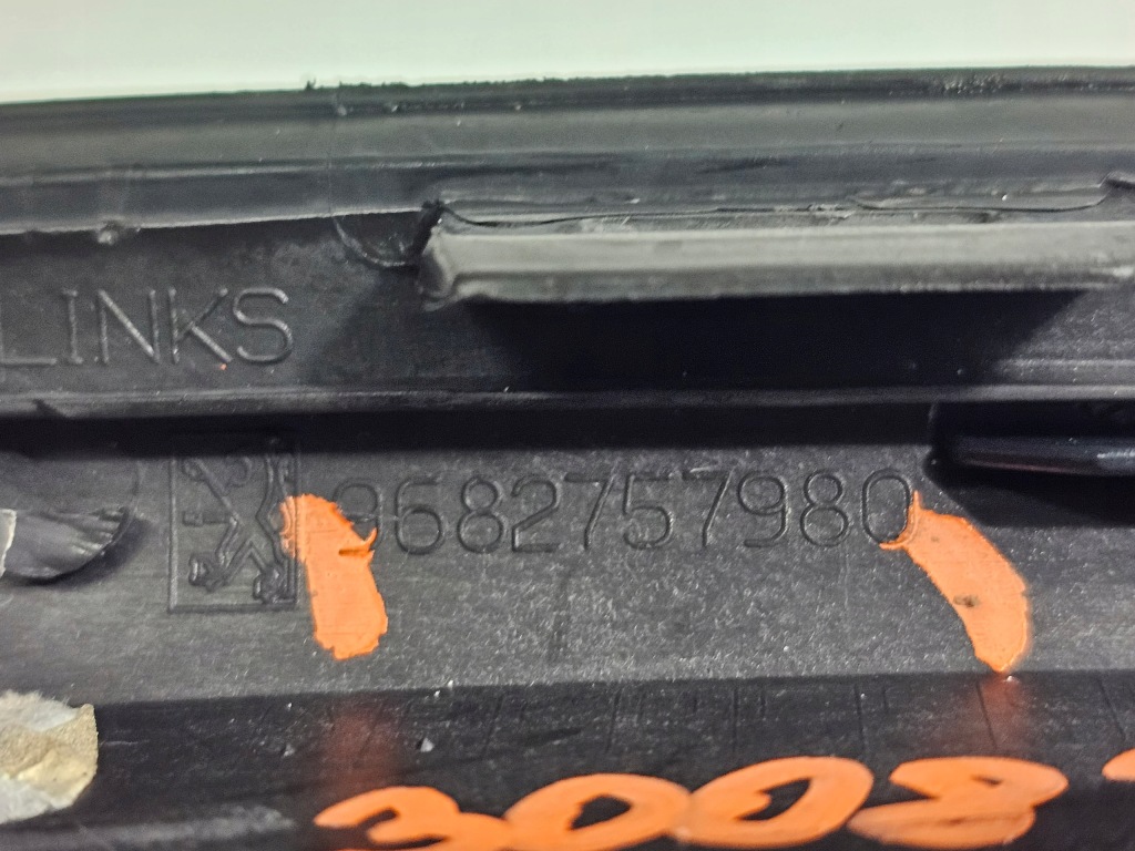 фото №7, Молдинг стекло лобовое левая peugeot 3008 i 2.0 hdi #4272