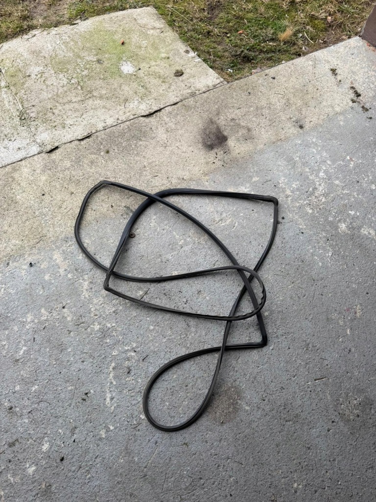 Купить Прокладка стекло передней mercedes sprinter w906