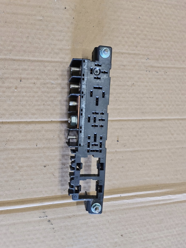 фото №1, Коробка реле audi a8 d2 8l0941822a