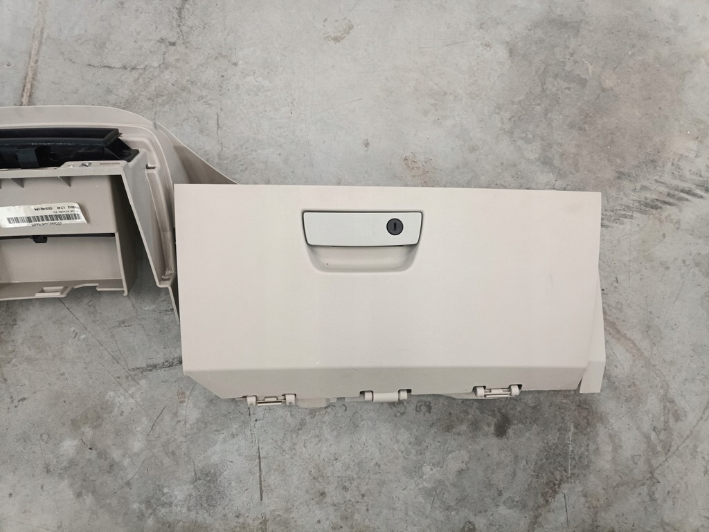 фото №13, Dodge grand caravan бардачок пасажира нижній