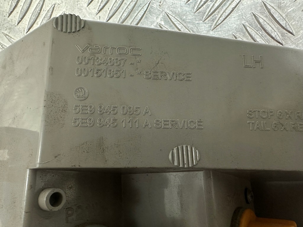 Skoda octavia iii kombi лампа левая задняя led 5e9945095 Оригинал