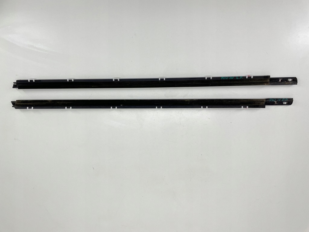 фото №4, Молдинг уплотнитель дверь kia rio iv 2017- правый перед левый перед хром