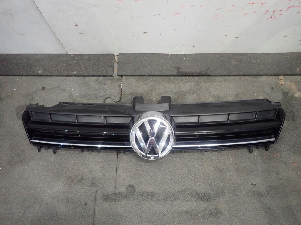 фото №1, Решётка радиатора vw golf vii 5g0853653e
