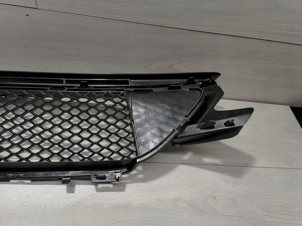 фото №9, Mercedes w205 решётка бампера средняя a2058852501