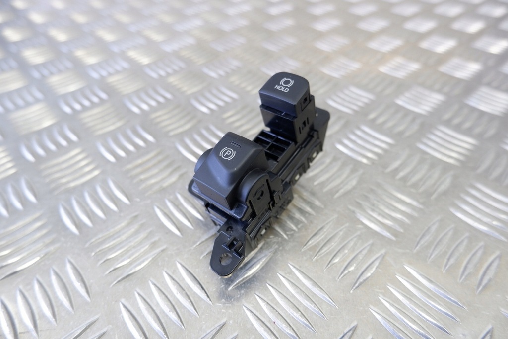 фото №9, Кнопка тормоза ручного toyota yaris _p21_ 84390k0010 1.5l hybrid 85kw