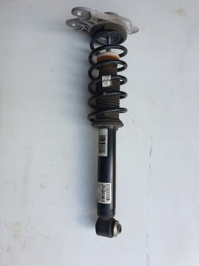 фото №1, Bmw i3 амортизатор правый задняя 6880101