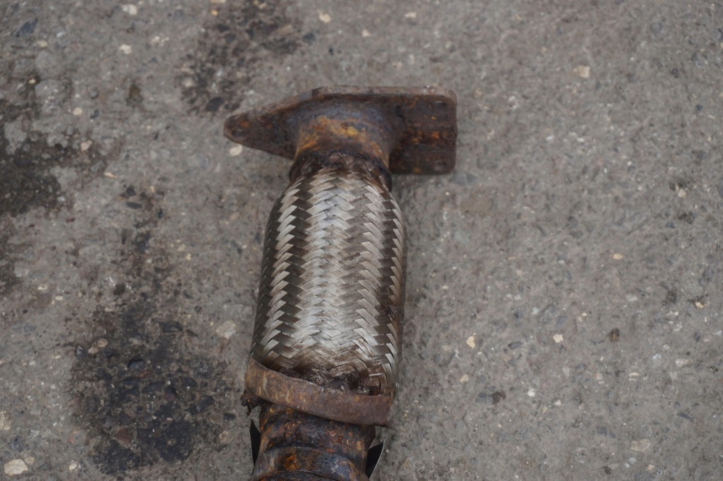 Infiniti q50 2015r система випускний гасник кінцевий середній 2.2d 201004ga0d Ціна