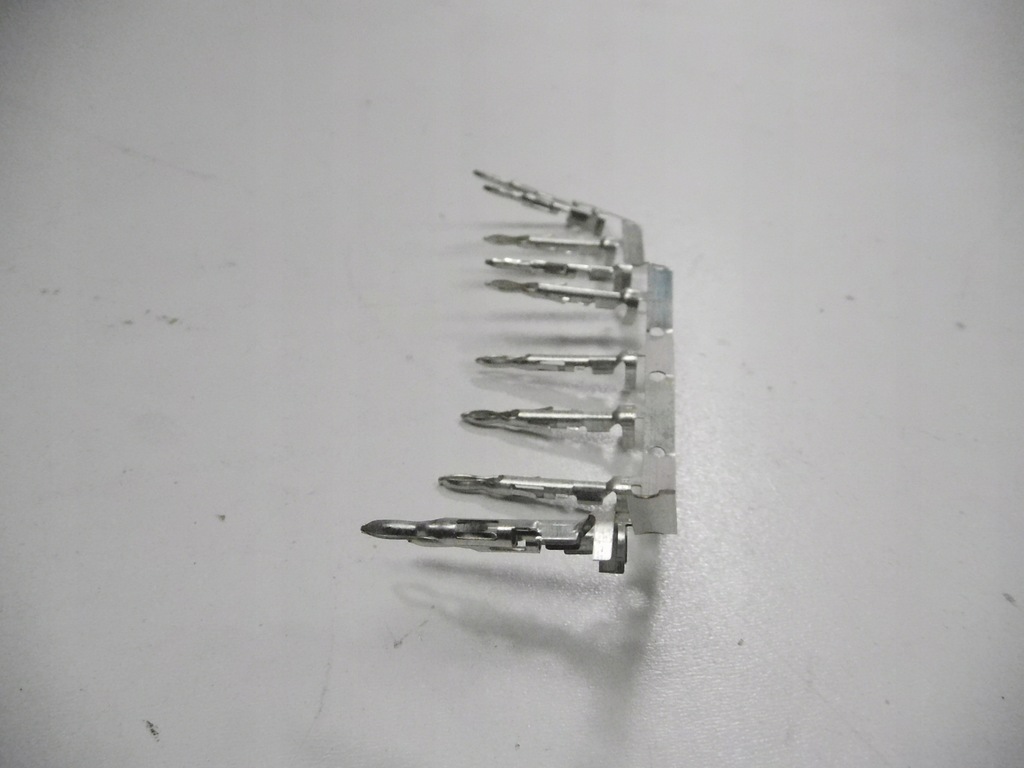 фото №6, Разъёмы электрический renault оригинальный номер 7701997016