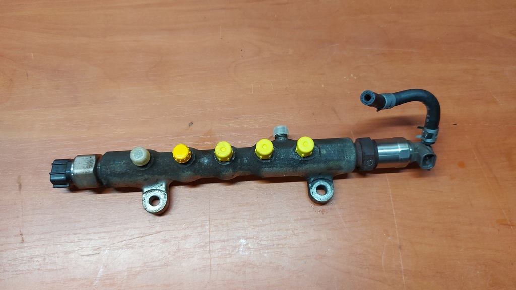 фото №1, Молдинг впрыскная lexus is220d 2,2 177km d-cat