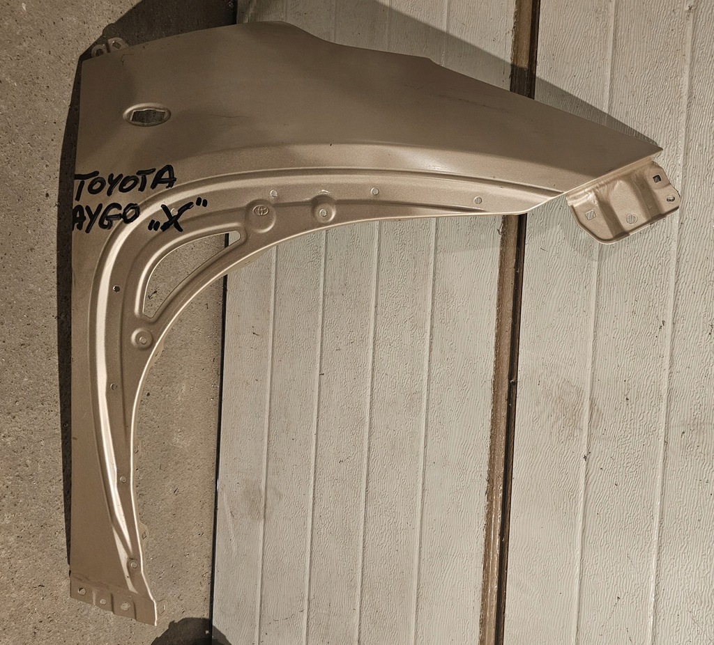 фото №1, Toyota aygo x крыло перед передний правый