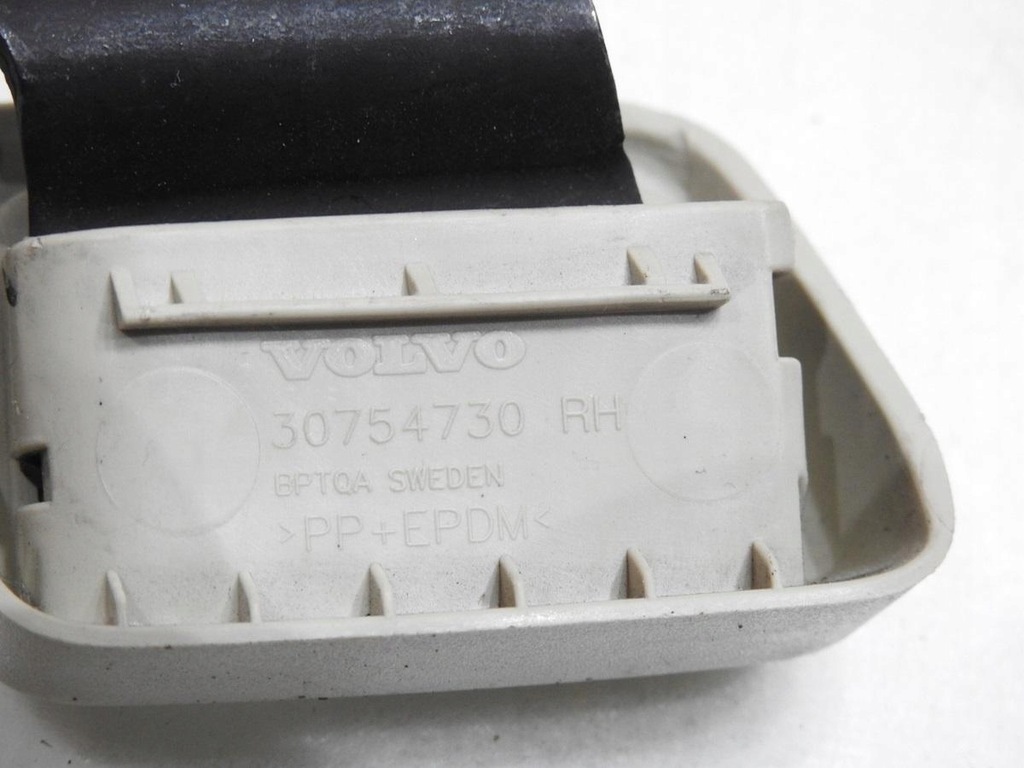 фото №9, Крепление сетка багажника w потолок правый v70 iii