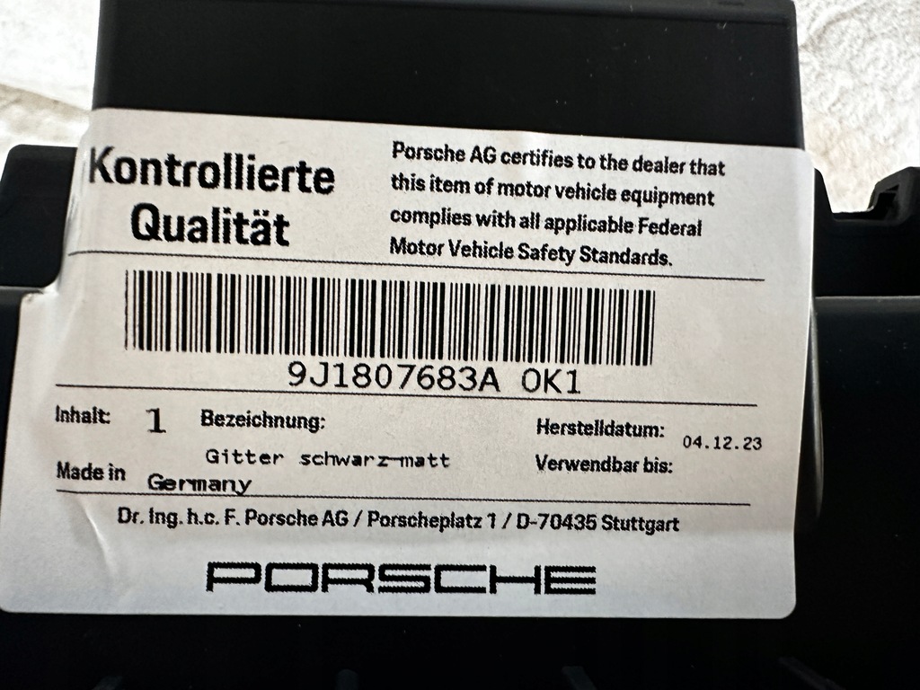 фото №10, Porsche taycan 9j1 решётка бампера перед спойлер накладка 9j1807683a