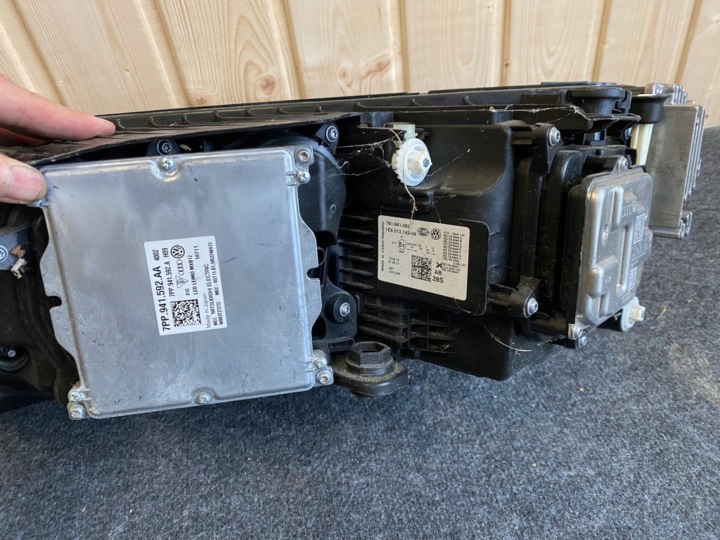 фото №6, Лампа права vw touareg 761 комплектна