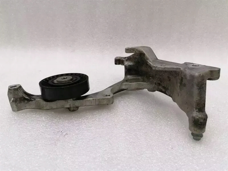 Mercedes c klasa w205 c63 amg m177 суппорт ремень колеса шкивный a1772420200 Недорого