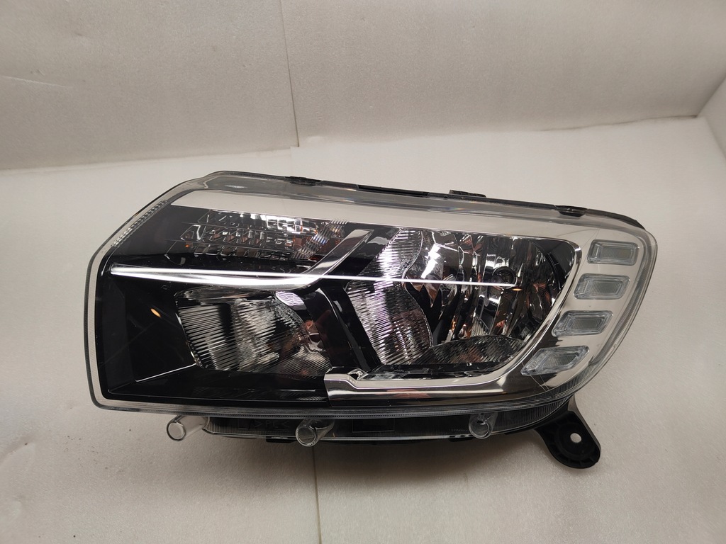 фото №1, Dacia sandero i zw с led лампа левый перед 260605665r, 90114430