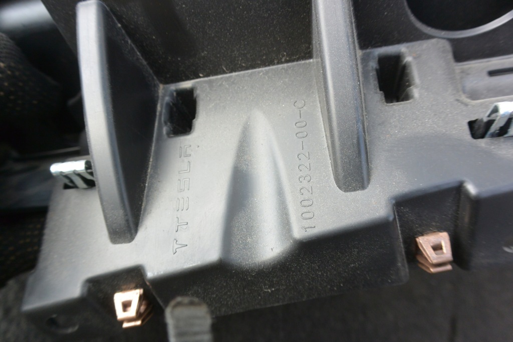 Купить Полка под экран бардачок tesla model s 12-16 eu