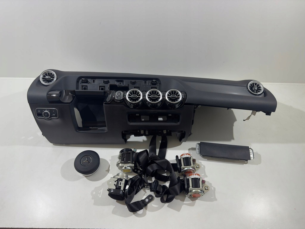 фото №1, Mercedes a klasa w177 панель приладів консоль подушка безпеки панель приладів
