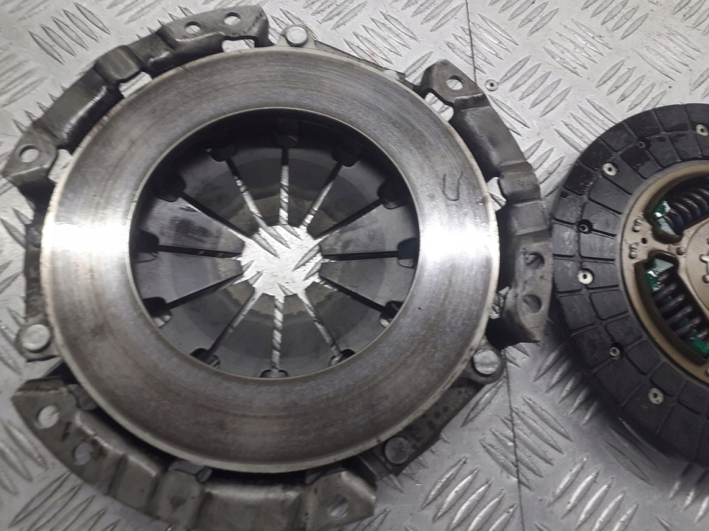 Прижим сцепления с диск toyota yaris ii 1.4 d4d Недорого
