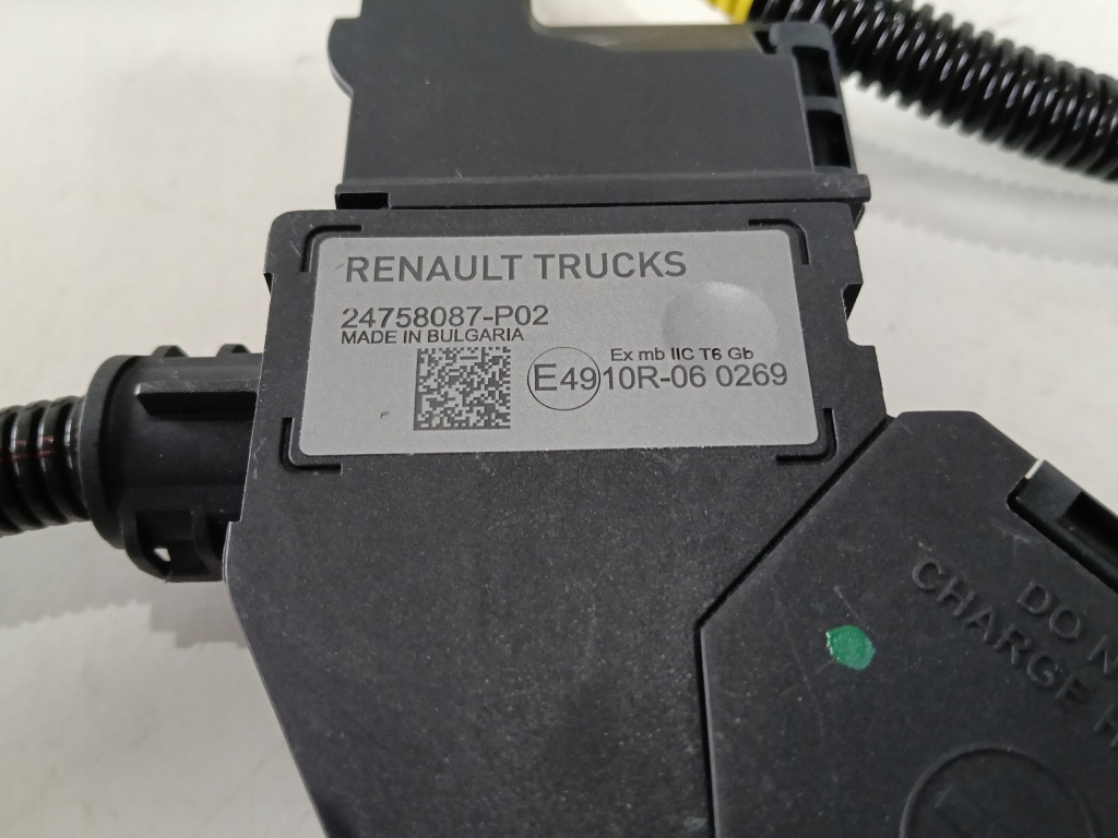 Новая клемма минусовая датчик напряжения аккумуляторов renault gama t range c k Доставка
