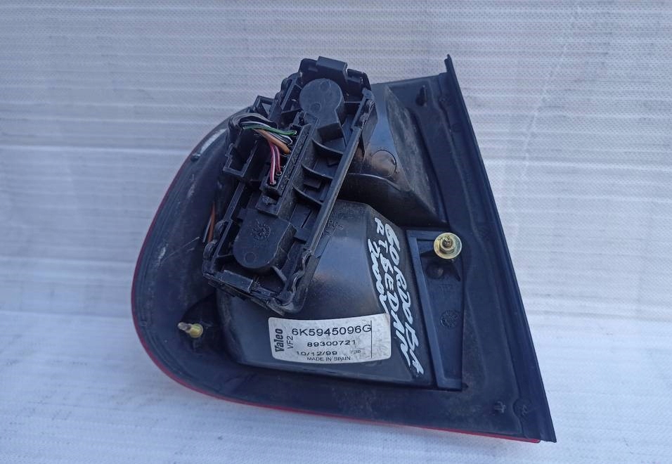 фото №5, Seat cordoba 1 i lift лампа задня задня права w крила вкладиш