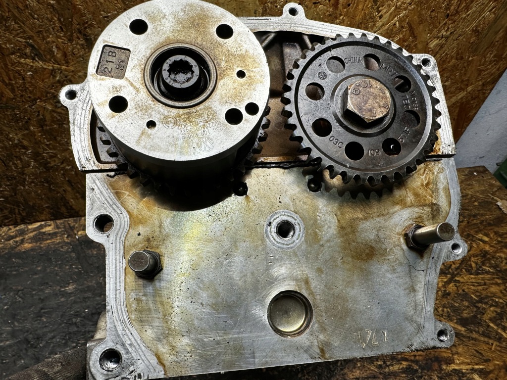 Головка крышка валы vw 1.4 tsi 03c103358ak 03c103475bc Недорого