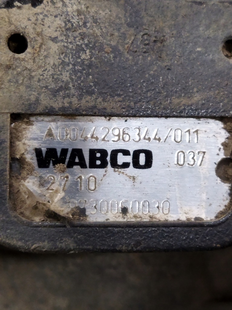 фото №3, Клапан тормоза ручного mercedes actros