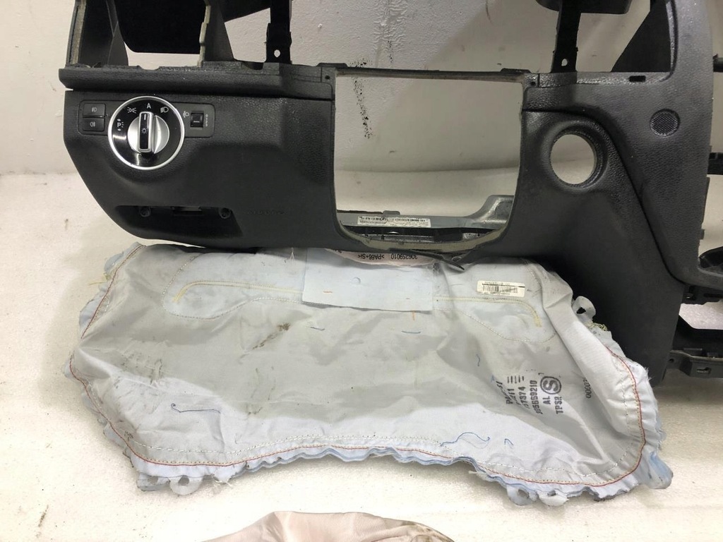 фото №13, Панель приладів панель приладів подушка безпеки ремені mercedes w204 europa