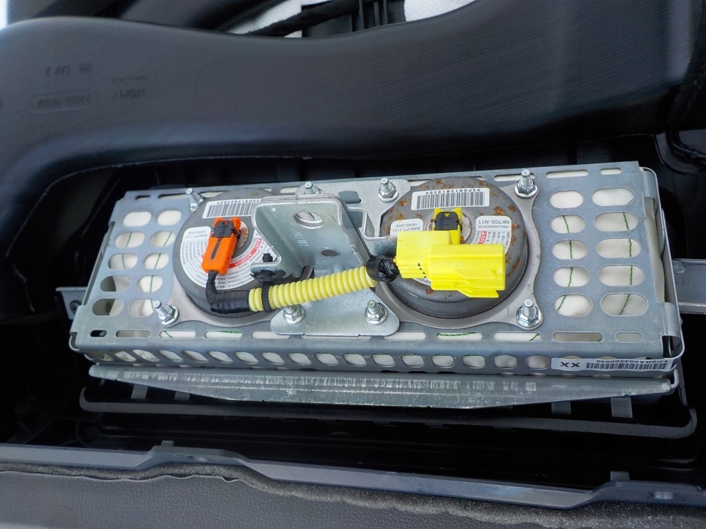 Приборная панель приборная подушки безопасности ремни nissan maxima a35 Киев