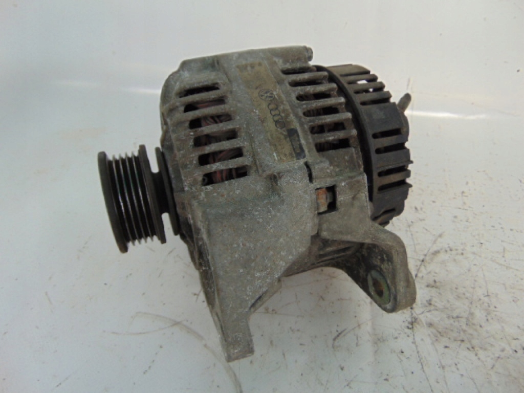 фото №1, Audi a6 c4 1,8b 125km генератор ---