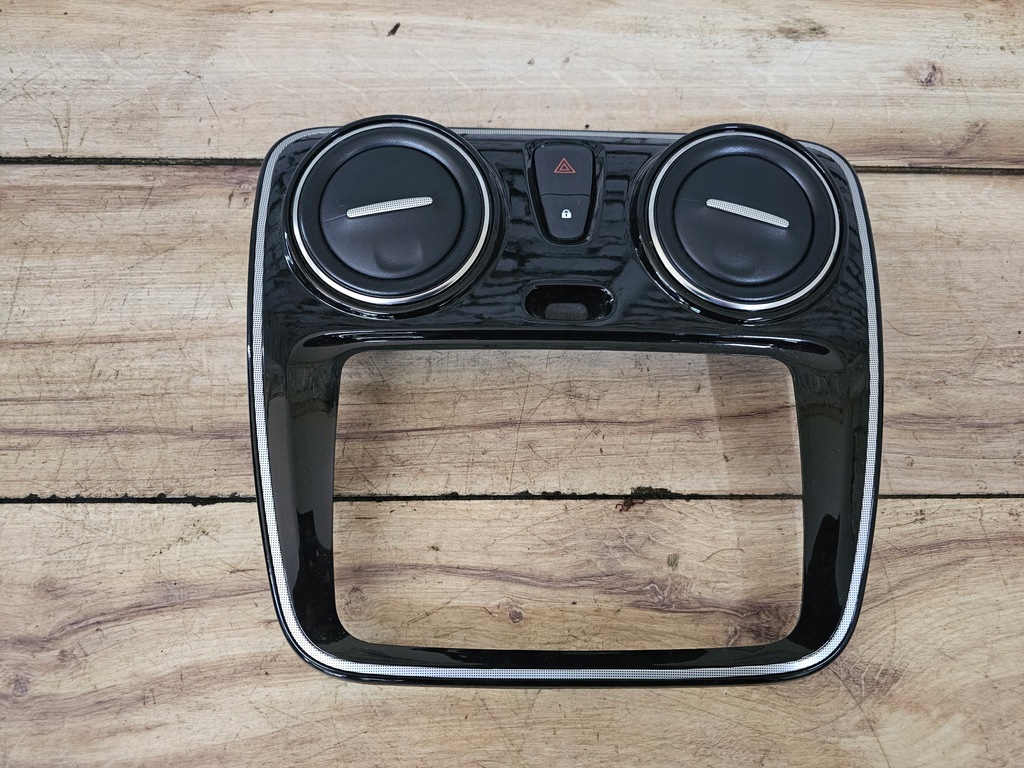 фото №1, Рамка радио dacia dokker 682607382r