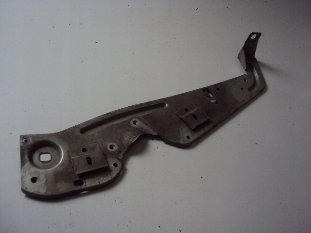 фото №1, Кронштейн кронштейн лампы левый saab 9-5 05-9