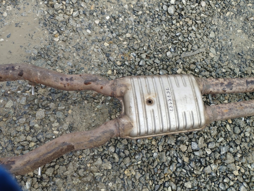 Bmw f01 f02 гаситель выхлоп 7578187 7578186 Недорого