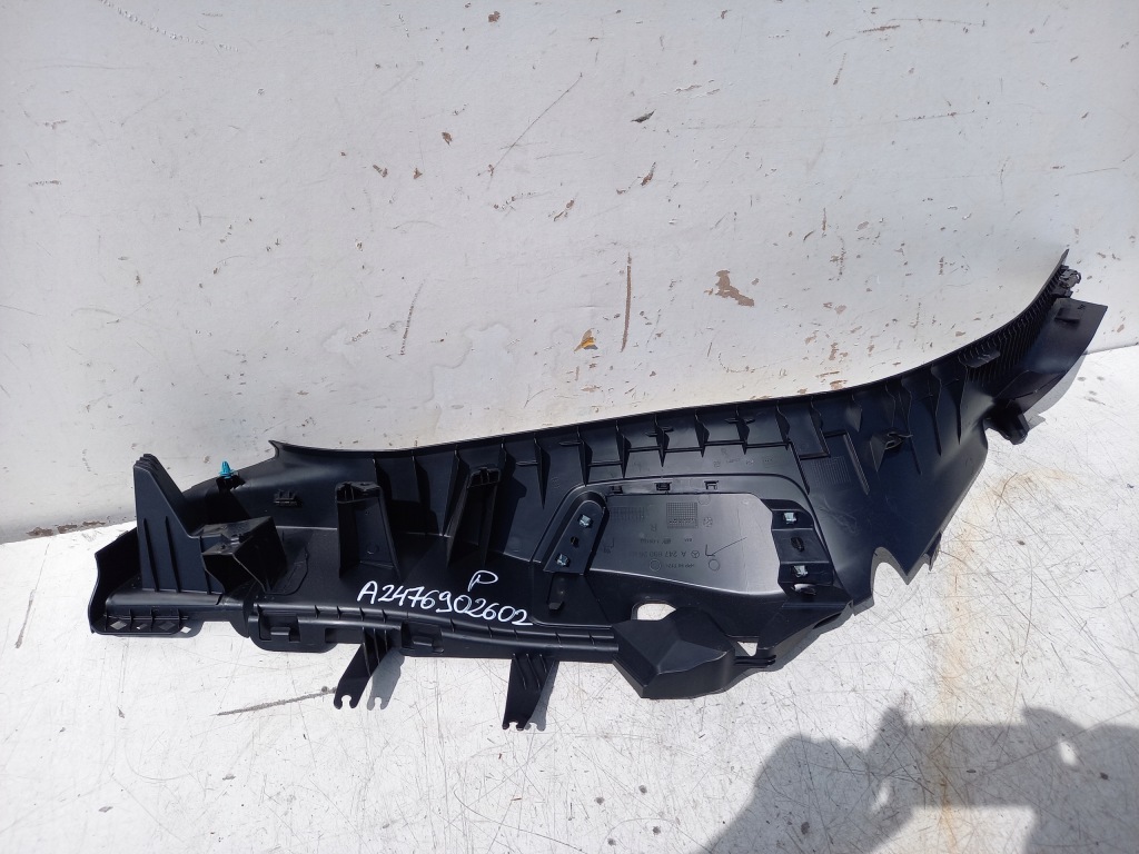 Пластик стійка правий задній mercedes a247 a2476902602 в Україні